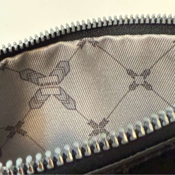 Aimee Kestenberg Black Pattern Wallet Wristlet Black With Credit Card Holder - Picture 8 of 11